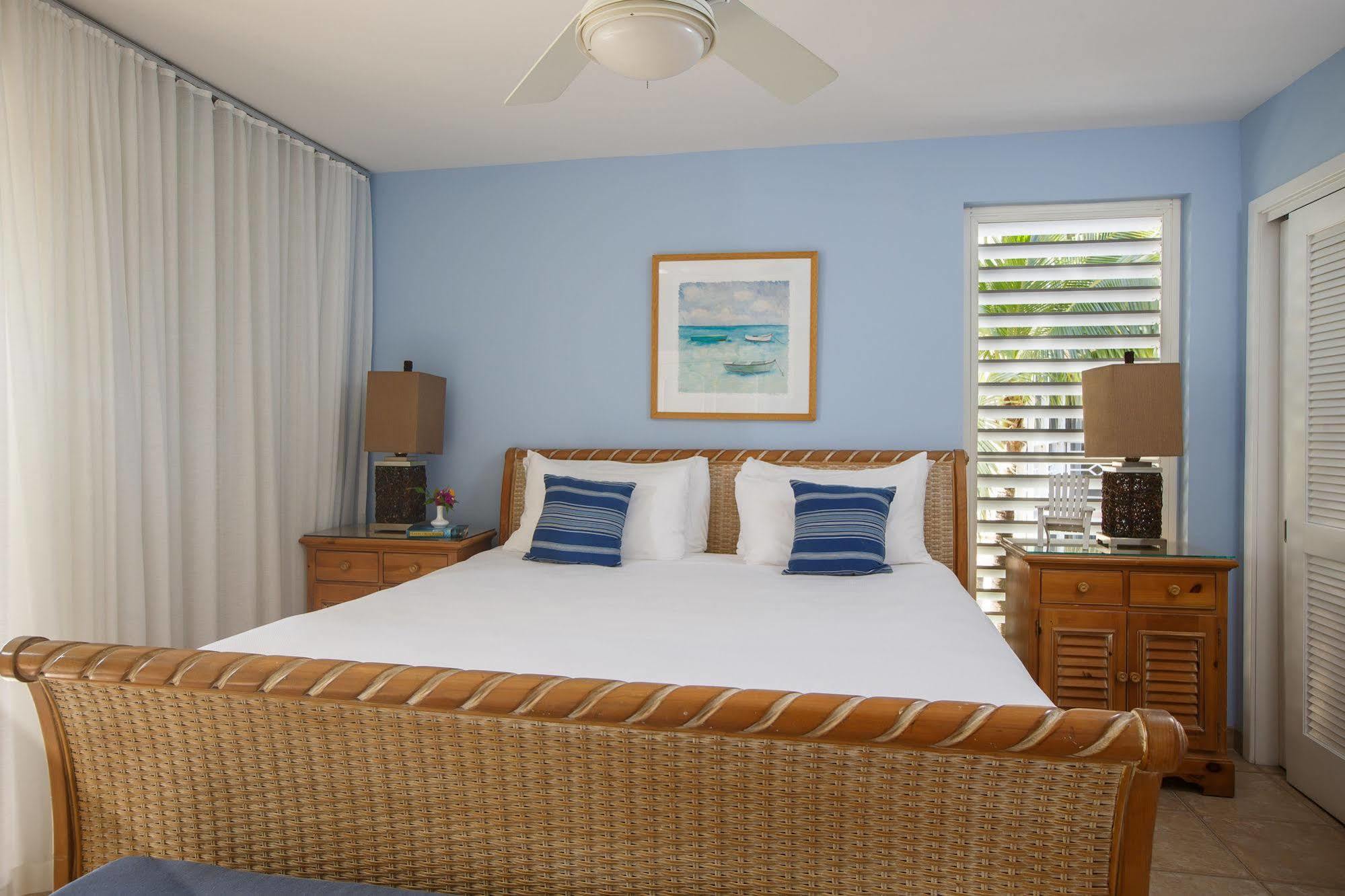 Ocean Club West Resort Грейс-Бэй Экстерьер фото
